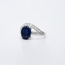 Blue Sapphire Centre & Diamonds